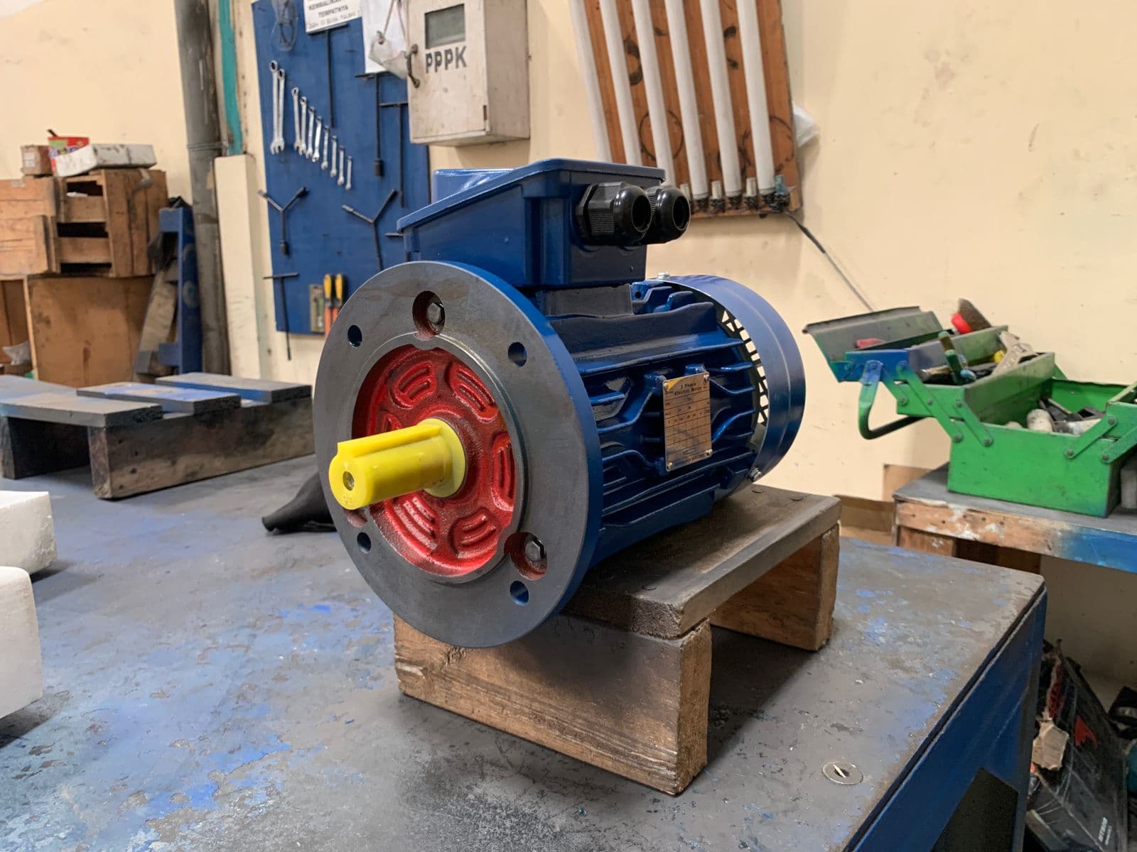 Dinamo Motor 3 Phase Motology 3000 RPM B5
